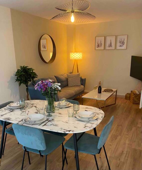 Appartement Les Rives De L'indre. Parking Gratuit. Lit 160cm