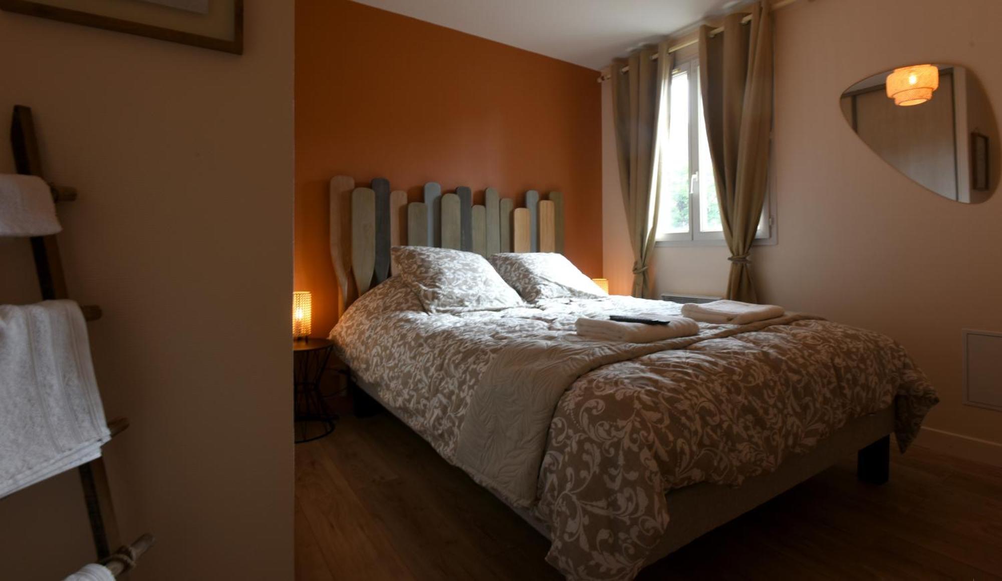 Les Rives De L'indre. Parking Gratuit. Lit 160cm Appartement Châteauroux