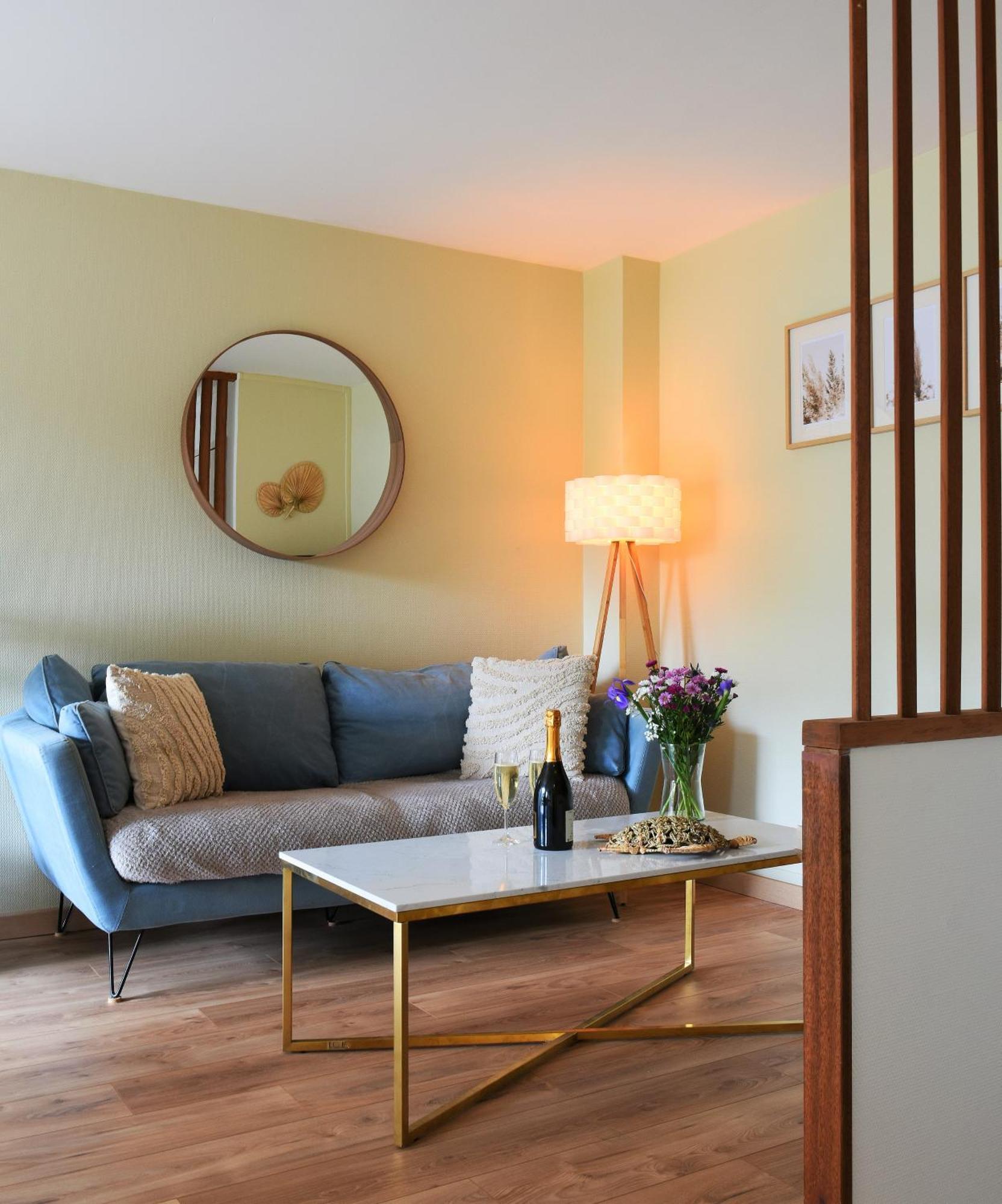 Appartement Les Rives De L'indre. Parking Gratuit. Lit 160cm *